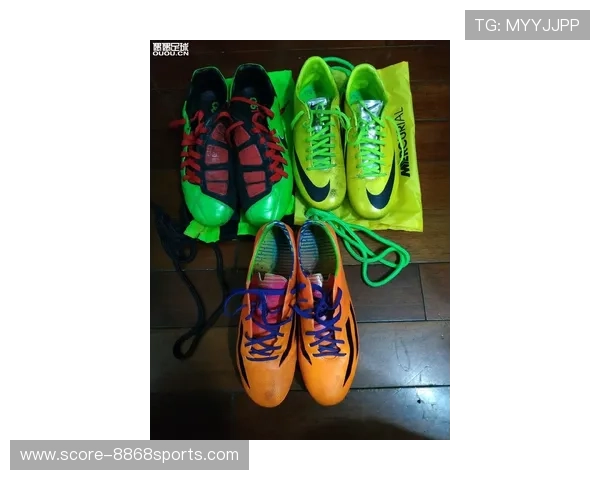 穿着毒蜂耐克足球鞋的球星：篡手篡脚的优雅之道