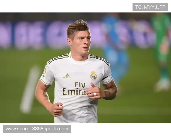 足球球星全面评测与实力对比分析助你深度了解足坛巨星表现 足球球星全面评测与实力对比分析助你深度了解足坛巨星表现