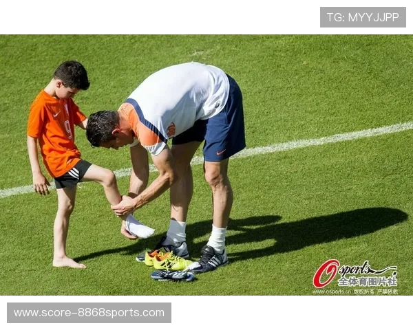 足球球星闪动:聚焦足坛巨星的光辉时刻与精彩瞬间 足球球星闪动:聚焦足坛巨星的光辉时刻与精彩瞬间