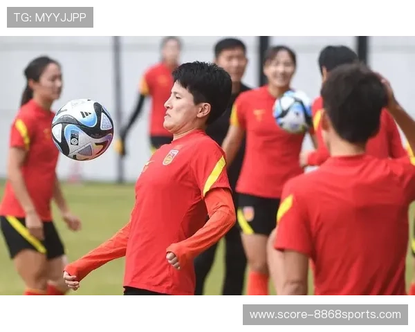 足球赛前颠球展现球技 谁是场上最炫酷的颠球王者 足球赛前颠球展现球技 谁是场上最炫酷的颠球王者